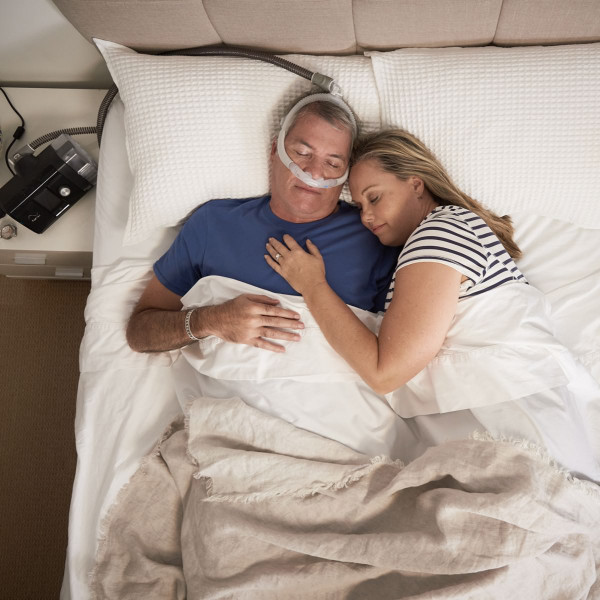 Couple in bed using P30i CPAP Mask